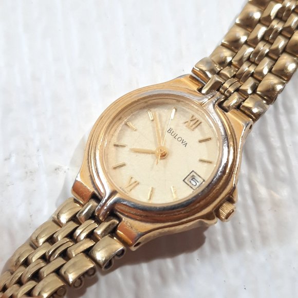 Vintage Bulova Women Watch Gold Stainless Steel‎ Water Resist Battery Date round main image 8
